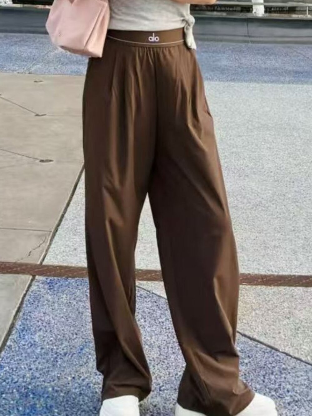 🌏The wildly popular ALO Yoga Suit Up Trouser Coffee Brown (Regular)🗺